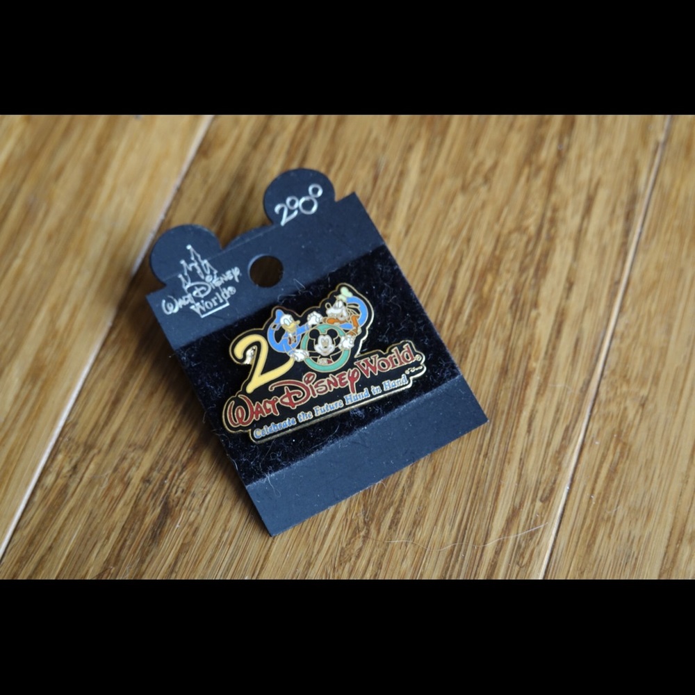 new vintage walt disney world 2000 pin